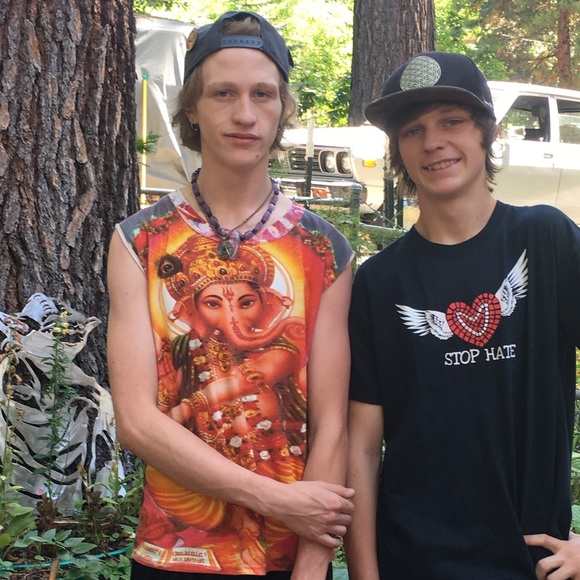 New here Workin on curated closet! Stay tuned!🌟 - Picture 4 of 6